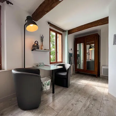 La Salamandre לינה וארוחת בוקר