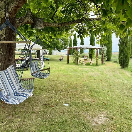 La Salamandre לינה וארוחת בוקר 4*