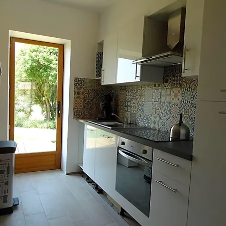 La Salamandre לינה וארוחת בוקר 4*