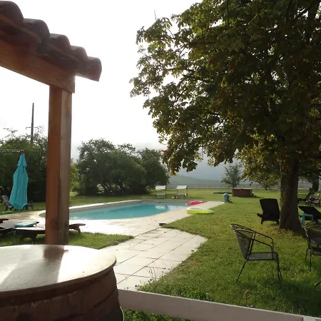 לינה וארוחת בוקר La Salamandre